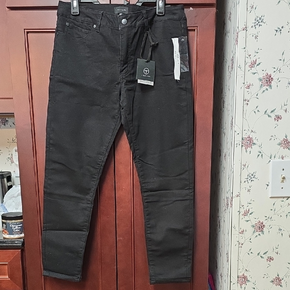 HOST PICK. NWT. Tahari Women's Black High Rise Skinny Jeans. Size 12/31